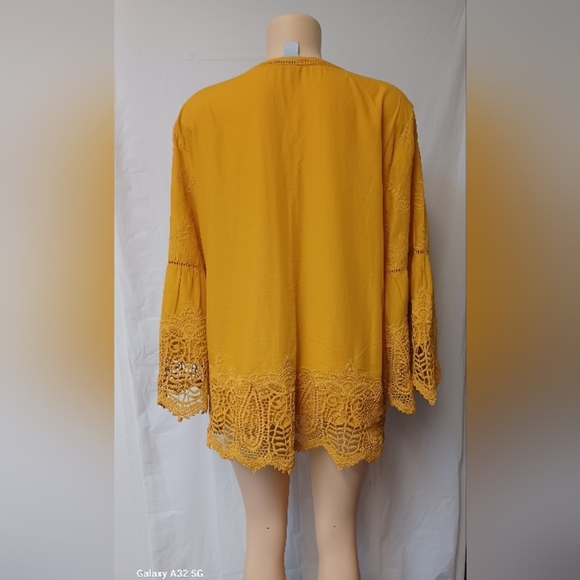 CHICO,S Size 3X Yellow Lace Trim Women's Top - Picture 6 of 12